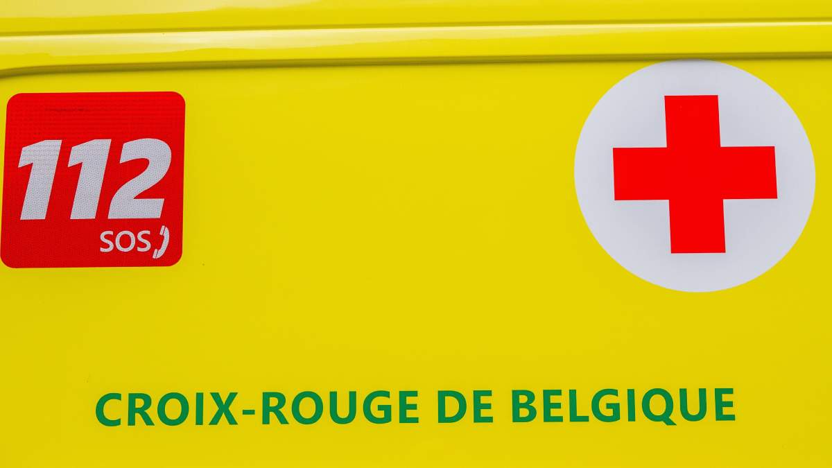 Véhicule de la Croix-Rouge de Belgique avec le numéro 112.