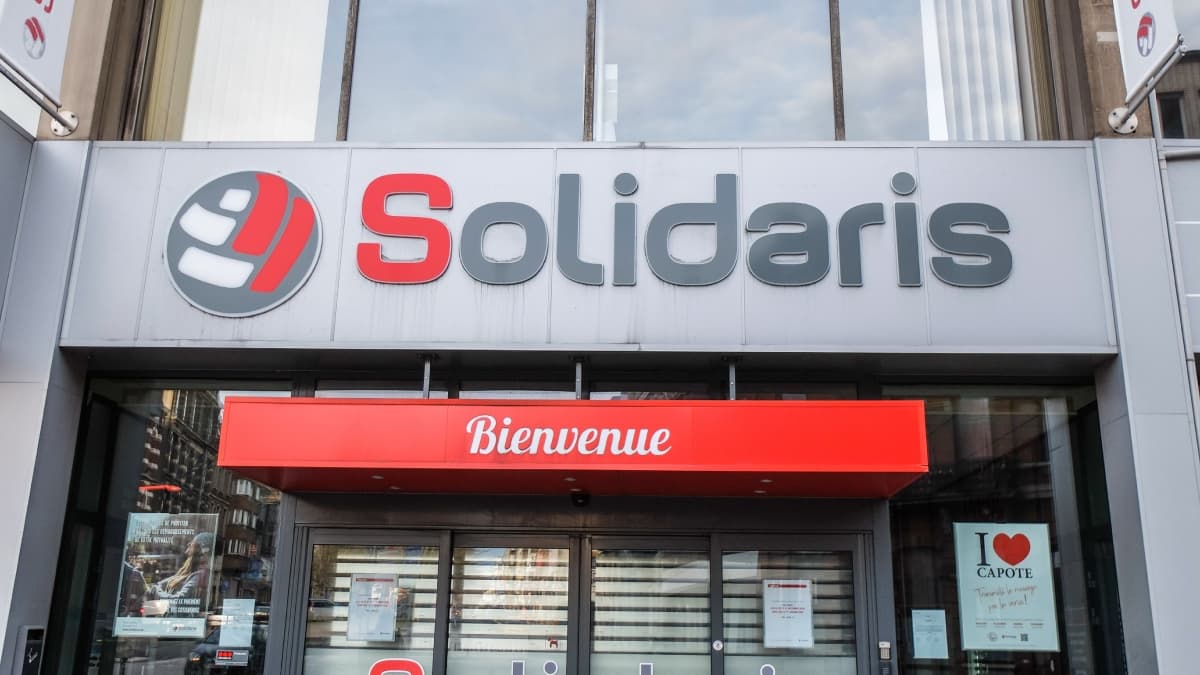 Devanture d'un bâtiment de la mutuelle Solidaris. 