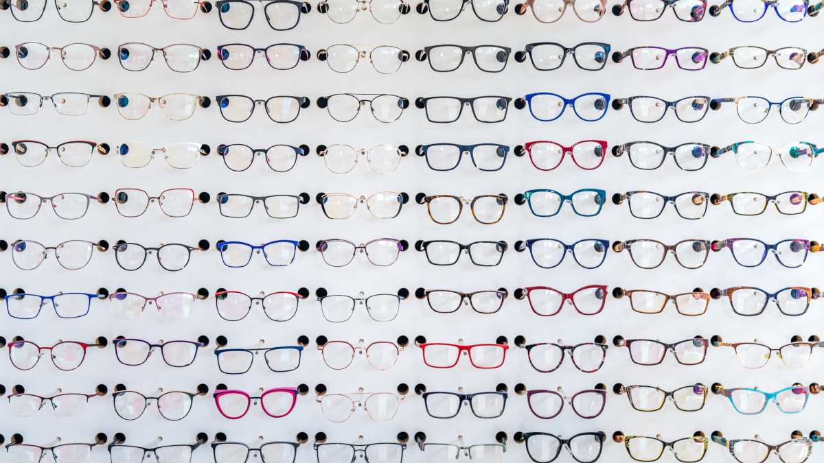 Rayon de lunettes chez un opticien.
