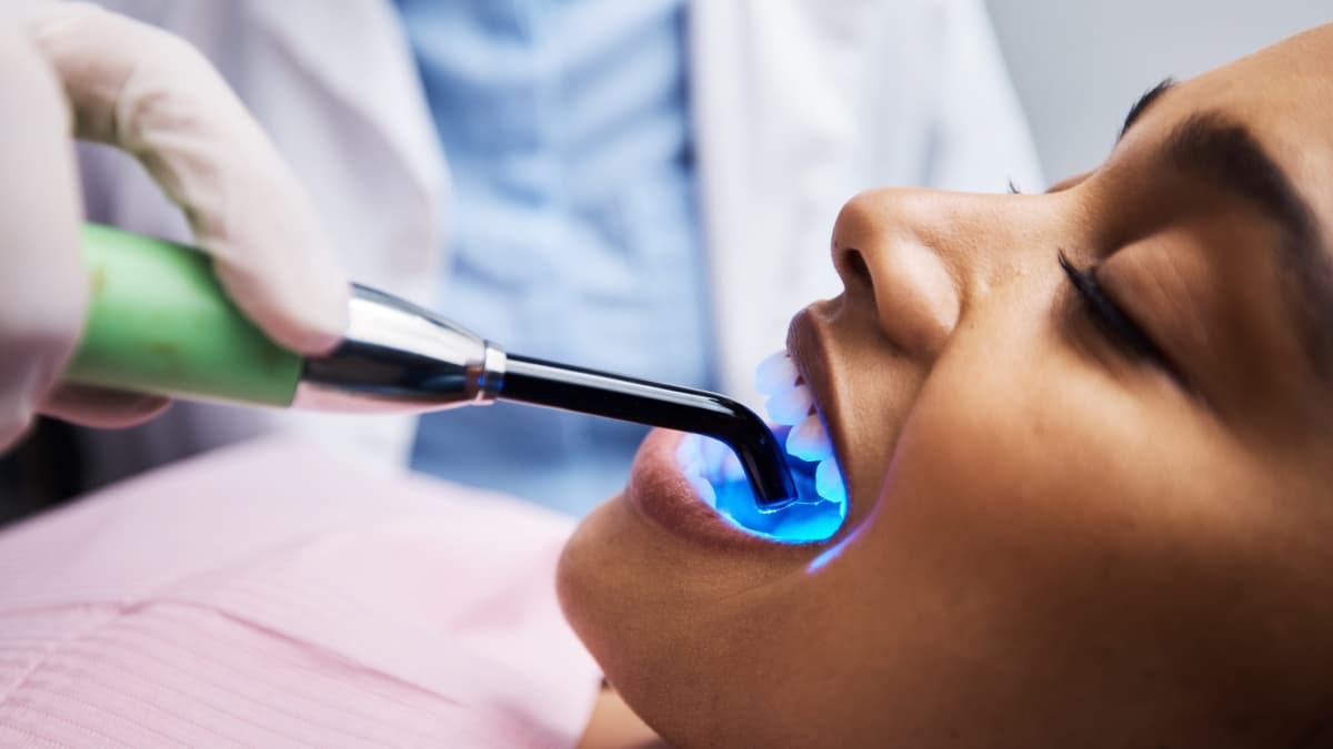 Patiente durant une consultation chez le dentiste.